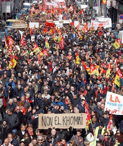 數十萬法國勞工與學生遊行抗議勞動改革法案後，學生代表11日與總理瓦爾（Manuel Valls）會談，未獲滿意答覆，揚言將於3月17日擴大動員，再度走上街頭。   圖片來源：達志影像/美聯社資料照片