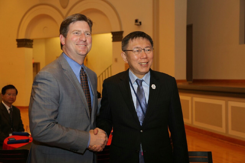 台北市長柯文哲與鳳凰城市長Greg Stanton會晤。   圖：台北市政府提供