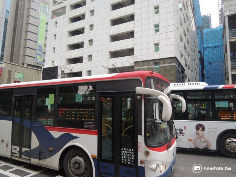 雙北對於大台北地區的公車漲價案，迄今仍無共識。   圖：陳冠廷/攝
