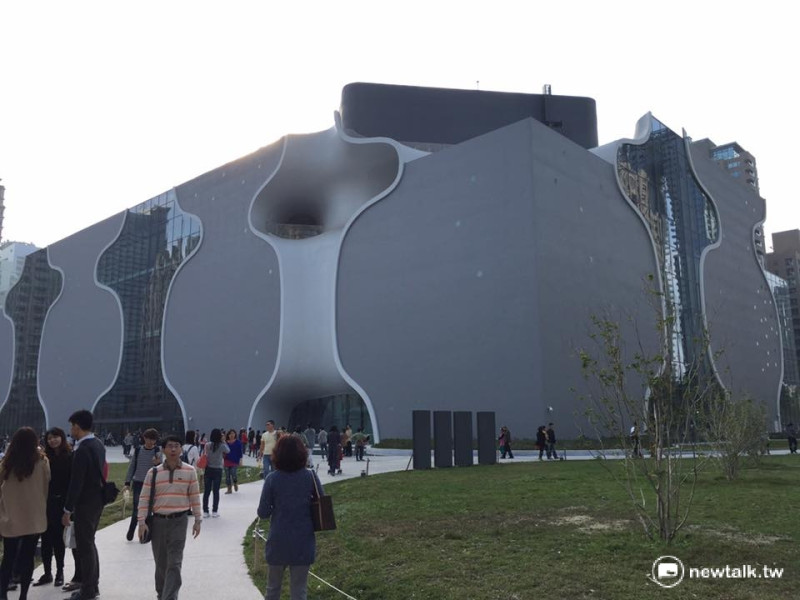 台中國家歌劇院預計於年底開幕，在台中市政府和立委的爭取下，文化部同意台中市民享優惠票價，不過，這個決定17日引發藝文界反彈。   圖：新頭殼資料照片