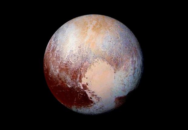 NASA的新視野號使用長距離探測成像儀（LORRI）再搭配拉夫儀器得到的色彩資訊所拍攝到的冥王星。   圖：翻攝Reuters網站
