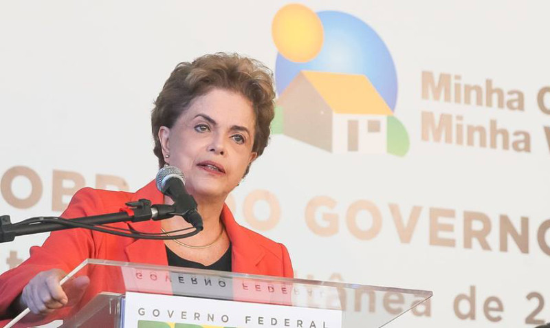 巴西總統羅賽芙因為捲入國營巴西石油弊案，身陷貪瀆醜聞，民調僅剩8%。   圖：翻攝羅賽芙臉書