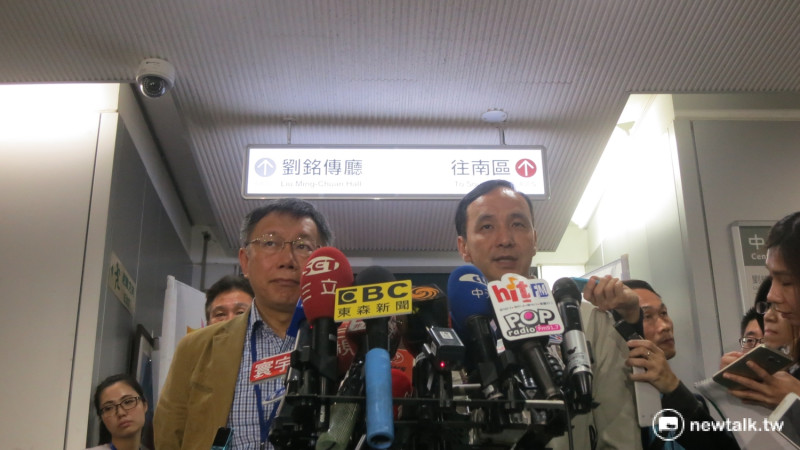 針對雙北公車票價問題，台北市長柯文哲及新北市長朱立倫表示，將成立委員會來協商票價、運價及分攤事宜。   圖：呂佳峻/攝
