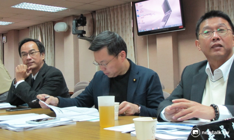 高雄市選區的立委25日出席陳菊市長邀請的會議。   圖：林朝億/攝