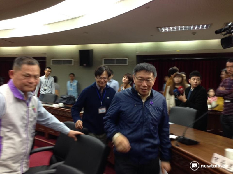 台北市長柯文哲30日上午出席里長座談會，重申鼓勵里長多辦活動，讓里民多互動。   圖：呂佳峻/攝