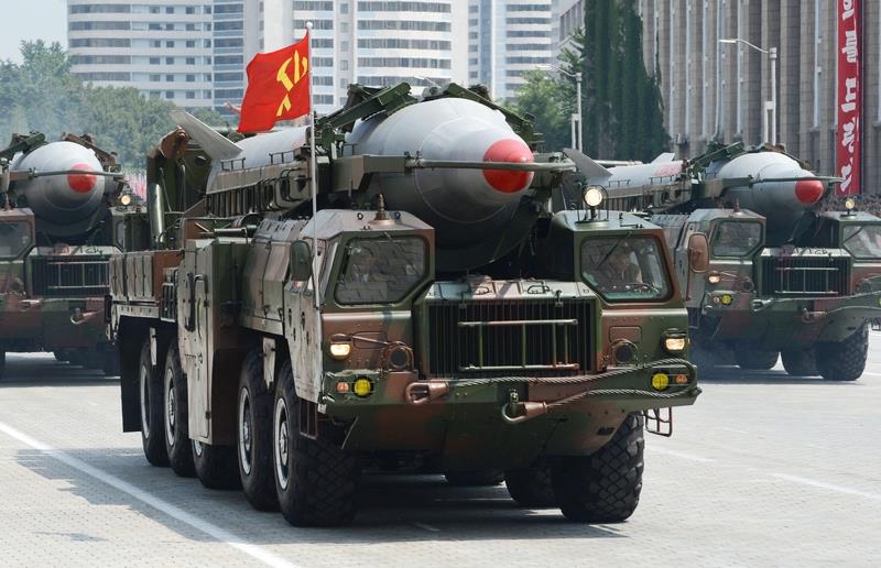 無視美、日、韓3國領袖峰會施壓，朝鮮1日下午對東部海域發射短程地對空飛彈。   圖：中央社