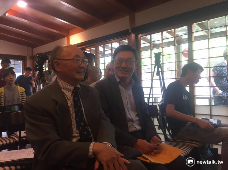 前陸委會主委蘇起7日出席新書座談會表示，台灣人對於支持台獨是「有條件性的」，而且影響重要的變因就是「中國會不會攻打台灣」。   圖：鄭佑漢/攝