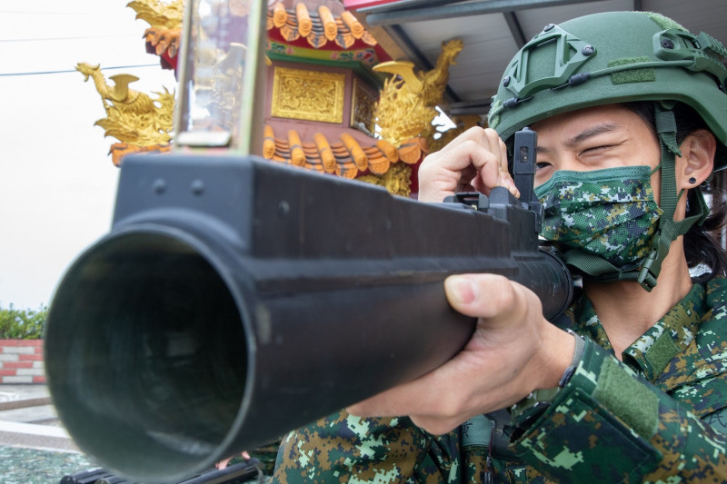 教召新制上路第２天課程安排召員於各連駐地進行各項編制武器專長複訓。   圖：軍聞社/提供