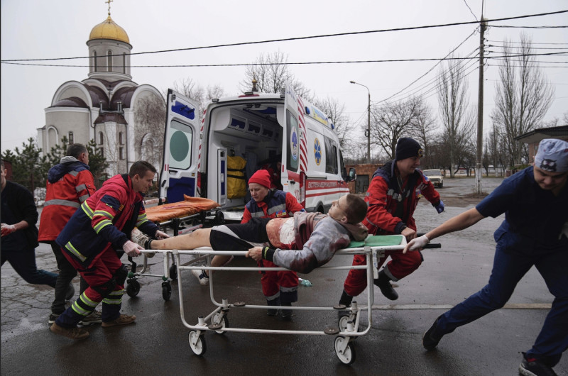 俄羅斯入侵烏克蘭造成平民傷亡，烏克蘭境內今將開放7條人道走廊讓平民撤離。   圖：達志影像/美聯社(資料照片)