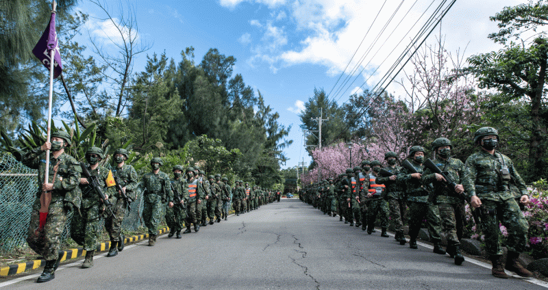 陸軍步兵206旅新制教召8日實施行軍訓練。   圖：軍聞社提供
