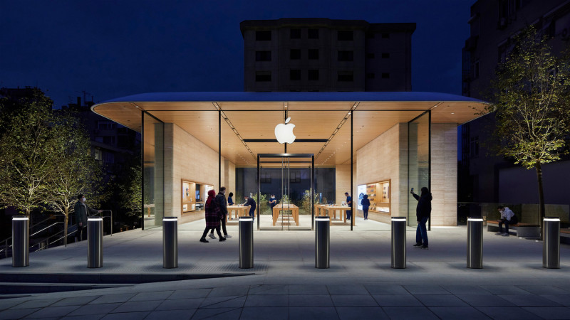 日前傳出蘋果正在與一家南韓業者討論合作，供應Apple Car的關鍵零件「FC-BGA」基板。(圖為蘋果直營店)   圖：取自蘋果官網