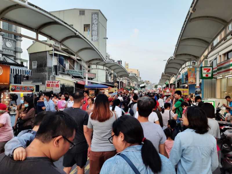 旗津何時再現如此人潮。   圖：高雄市政府提供