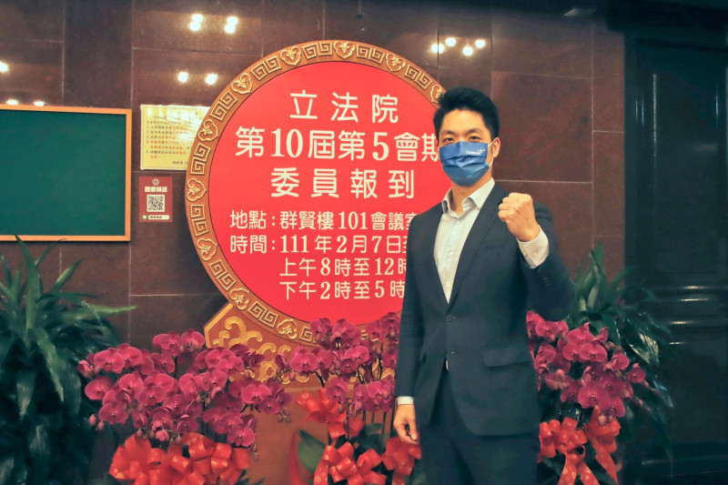 國民黨立委蔣萬安一直被藍營人士視為有資格挑戰台北市長寶座的人選，但遭到閃避兵役疑雲纏身。   圖：翻攝自蔣萬安臉書