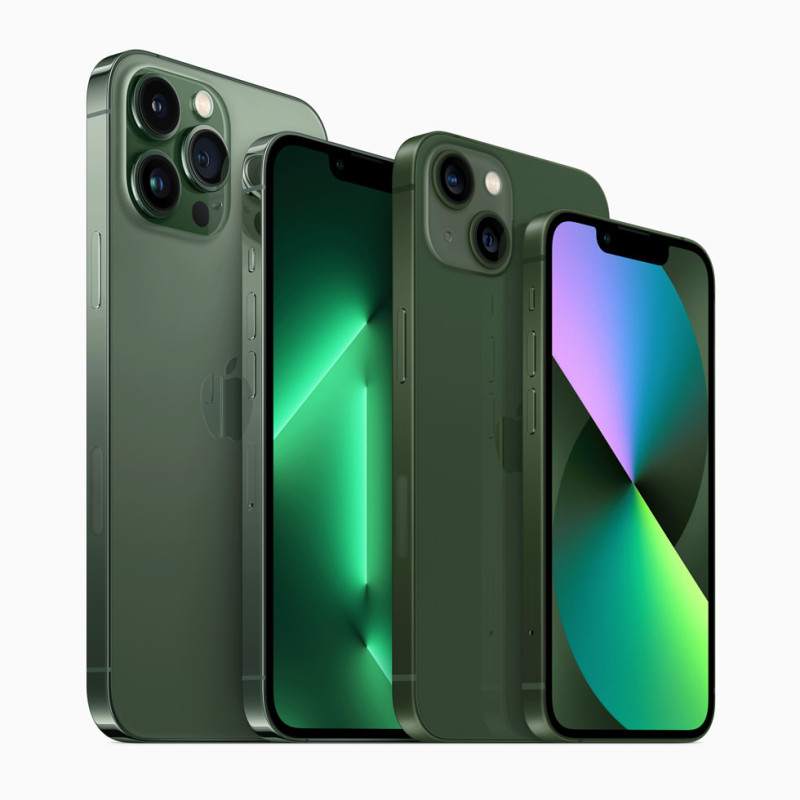 Apple為iPhone13設計兩款新顏色，松嶺青色和綠色。   圖：翻攝自Apple官網