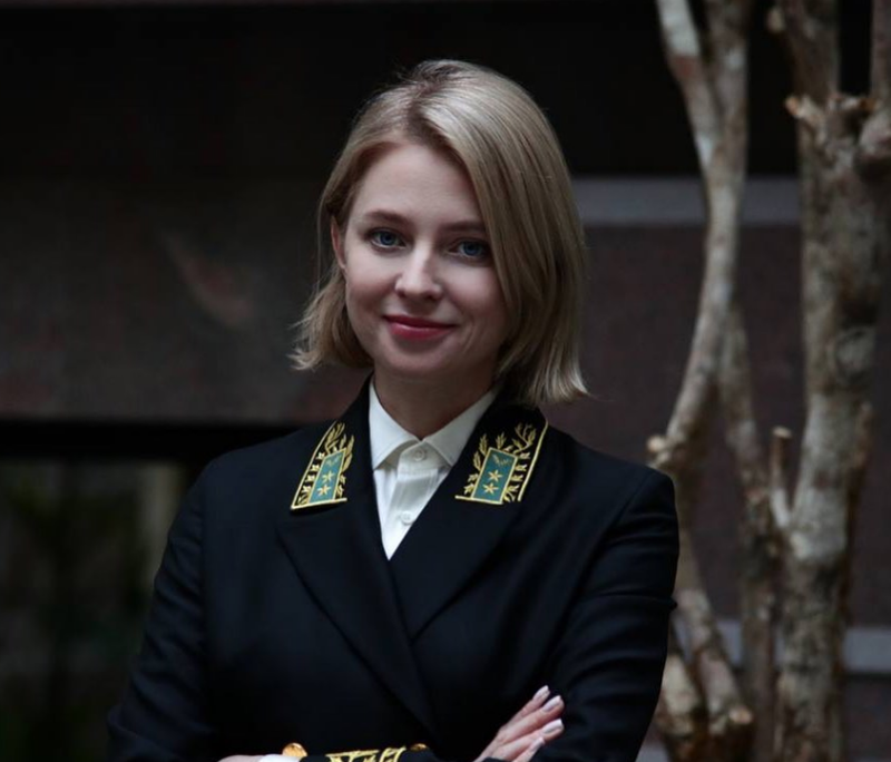 波克隆斯卡亞在2014年初烏克蘭親歐盟運動越演越烈後，辭去了檢察官的職務，稱為自己生活於這樣一個縱容土匪的國家感到可恥。   圖：擷自Natalia Poklonskaya Instagram