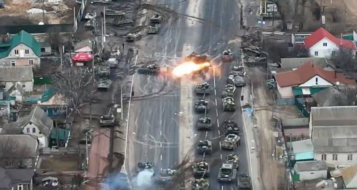 烏克蘭國防部10日公布一段影片並宣布，在基輔北方的布洛瓦利擊退俄羅斯坦克軍團。   圖：翻攝自推特