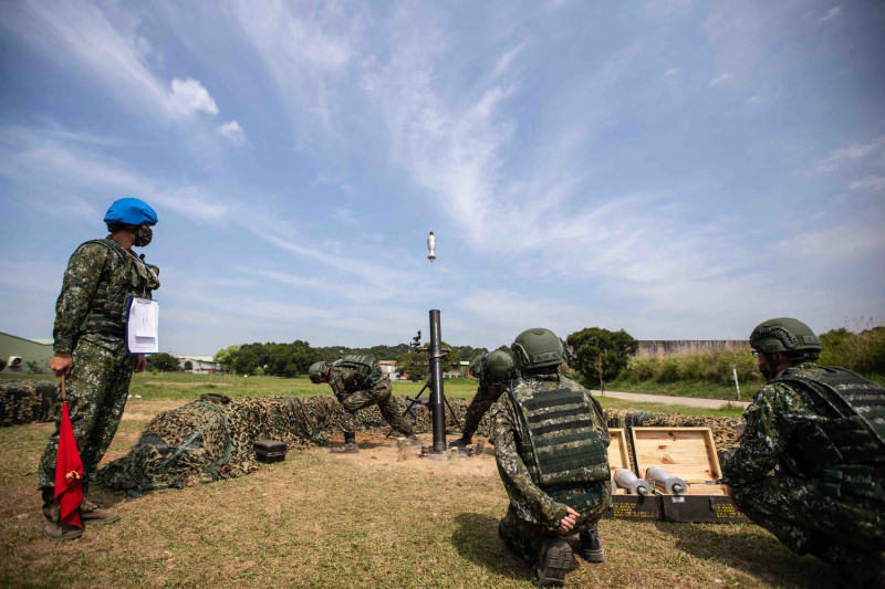 陸軍步兵206旅新制教召14日實施81迫砲及120迫砲訓練模擬彈射擊。   圖：軍聞社提供