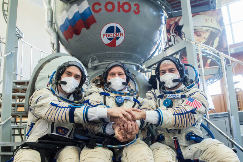 美國太空人范德海於去年4月，與兩名俄羅斯太空人搭乘俄羅斯太空船「聯盟號」進駐國際太空站（ISS）。   圖：擷取自范德海Twitter