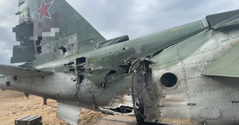 俄羅斯蘇愷Su-25攻擊機被烏克蘭防空導彈擊中。   圖：翻攝自Мілітарний