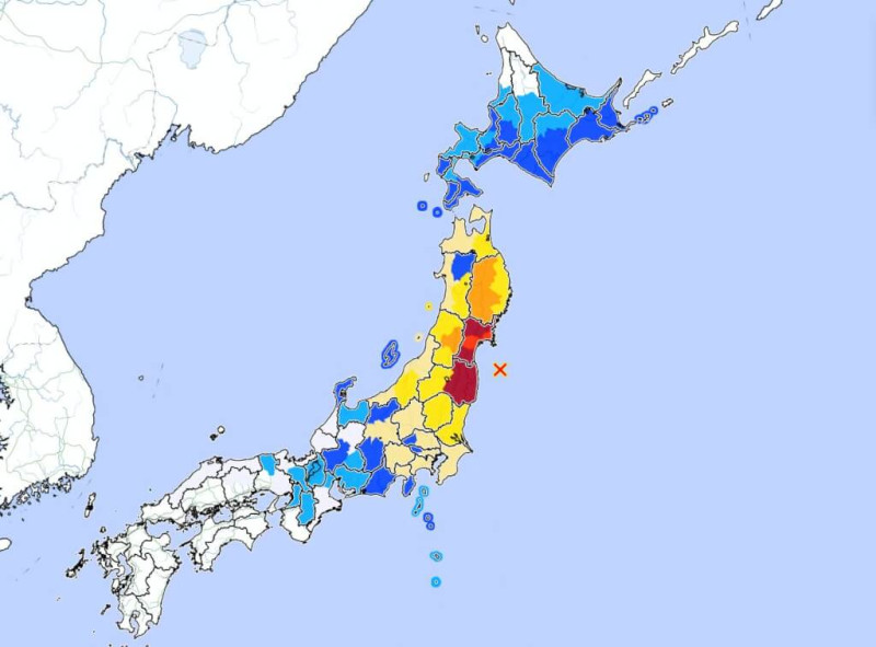 日本東北地區福島縣外海16日晚間發生規模7.4強震，造成至少2人死亡、92人受傷。   圖：翻攝日本氣象廳網頁