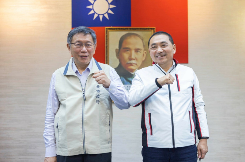 台北市長柯文哲（左）與新北市長侯友宜（右）合照。   圖：翻攝侯友宜臉書