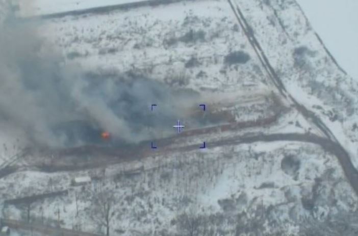 俄軍以高精準度的超音速導彈「匕首（Kinzhal）」，摧毀烏克蘭軍火庫。   圖：翻攝自羅斯國防部推特