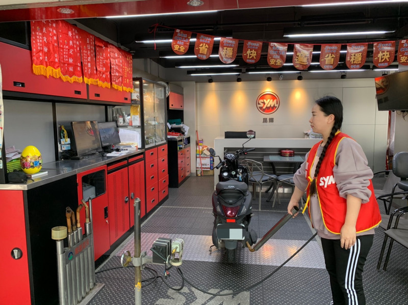 目前全台灣368個鄉鎮市區中，有52個地方沒有設置機車排氣檢驗站，因此環境部擬放寬偏鄉設置檢驗站的規定（機車排氣檢驗站示意圖）   圖：新北市環保局／提供