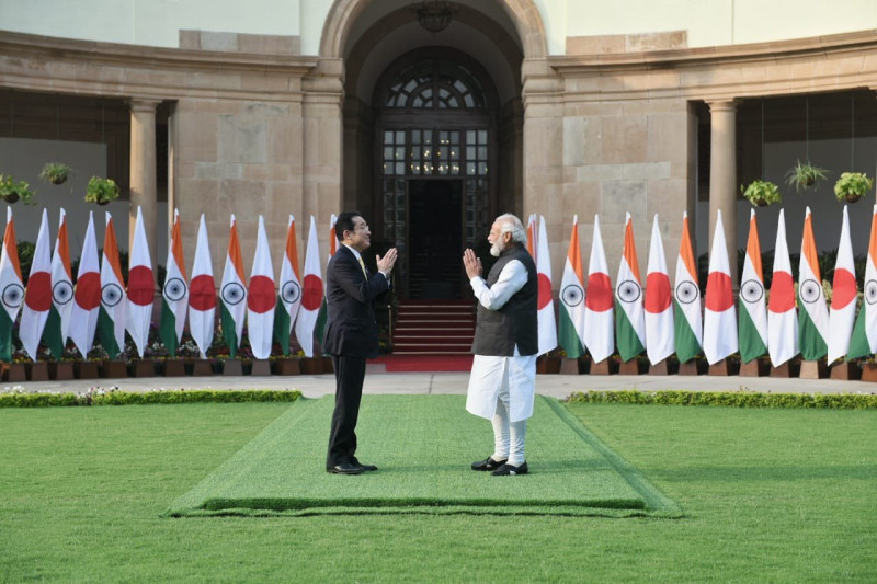 日本首相岸田文雄（左）19日出訪印度總理莫迪（右）。   圖：翻攝自莫迪推特