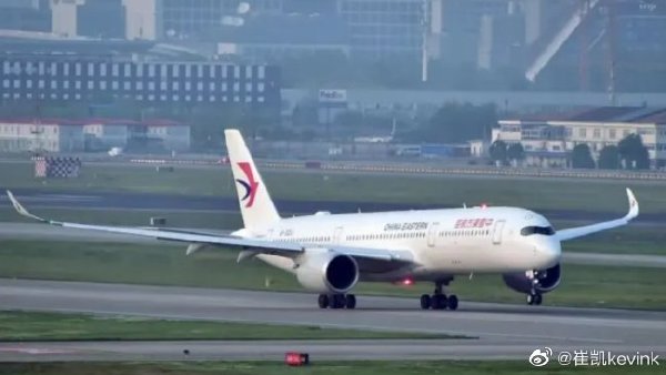 大陸東方航空公司一架搭載 132 人的波音 747 客機，今（21）日傳出在廣西梧州藤縣墜毀。總統府、陸委會均表達關懷及慰問之意。(示意圖非事故班機)   圖：截自微博