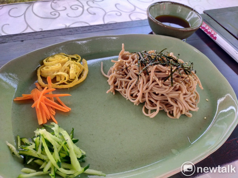 黑翅鳶麵食館餐點食材都來自霧峰在地。   唐復年/攝