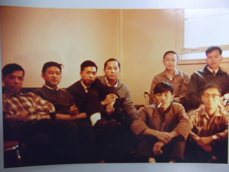 1964年，陳唐山（前排左二）赴美留學，與台灣留學生合影。 圖：陳唐山提供
