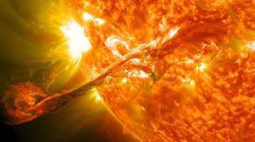 太陽冠狀物質拋射，險些直撞地球。   圖 : 翻攝自維基百科