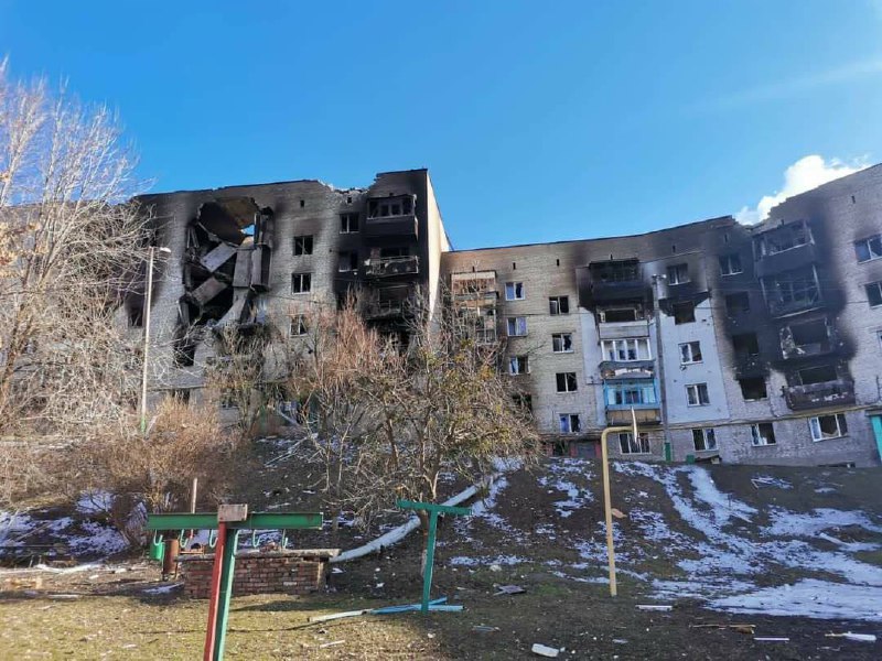 烏克蘭第二大城哈爾科夫市遭砲火摧殘，滿目瘡痍。   圖：翻攝 Aleph א推特