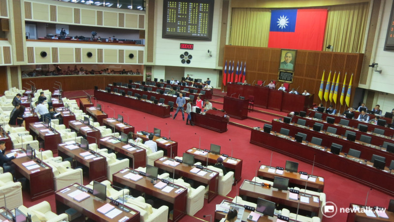 台北市議會民進黨團11日一致通過決議，建請大會通過決議，建議馬英九總統特赦前總統陳水扁。圖為台北市議會。   圖：呂佳峻/攝