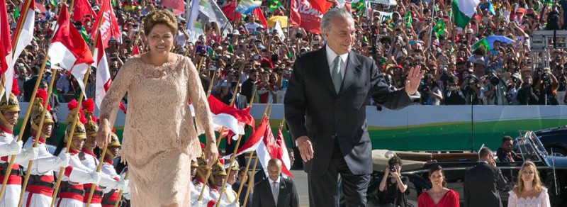 巴西總統羅賽芙（左）與副總統泰梅爾之前風光上任，如今雙雙捲入巴西石油弊案，面臨彈劾。   圖：翻攝泰梅爾臉書