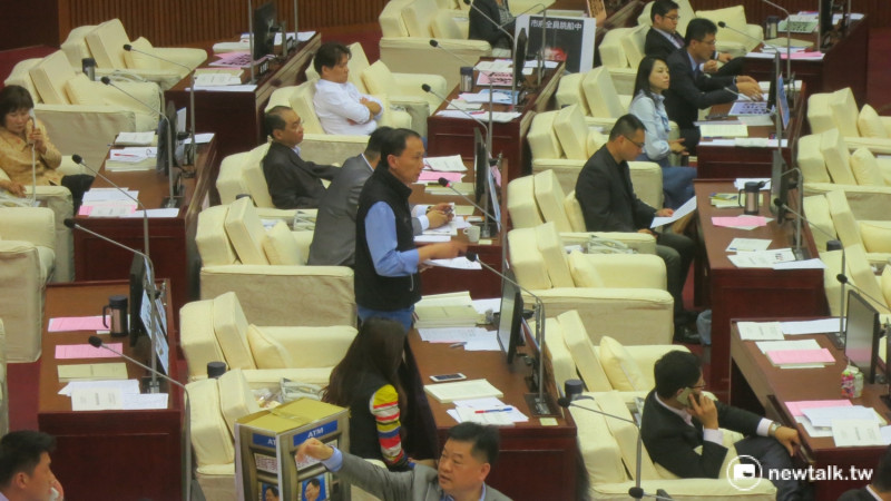 北市國民黨市議員李新12日批評，全台北市都該有言論自由，就柯文哲一人不應該有。   圖：呂佳峻/攝