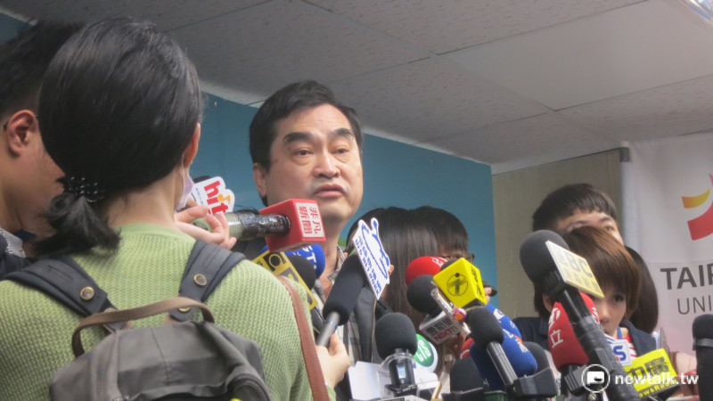 台北市副市長鄧家基表示，市府與遠雄已獲共識，大巨蛋將朝「合意、合理」解約方向進行。   圖：呂佳峻/攝