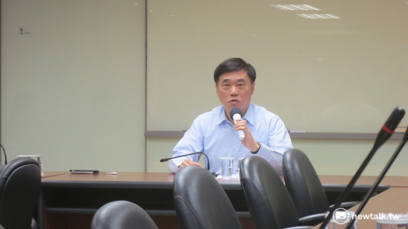 前台北市長郝龍斌認為，大巨蛋解約絕不是解決問題的方法，更有變相圖利遠雄的疑慮。   圖：呂佳峻/攝