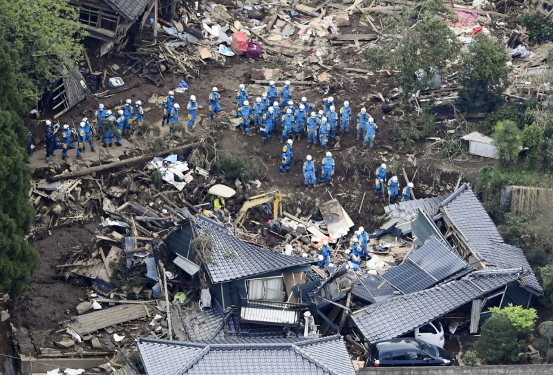 日本九州熊本地區16日凌晨再發生芮氏規模7.3強震，造成嚴重災情。   圖：達志影像/路透社