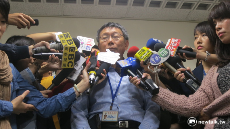 台北市長柯文哲18日上午赴民進黨台北市議會黨團報告大巨蛋案。   圖：呂佳峻/攝