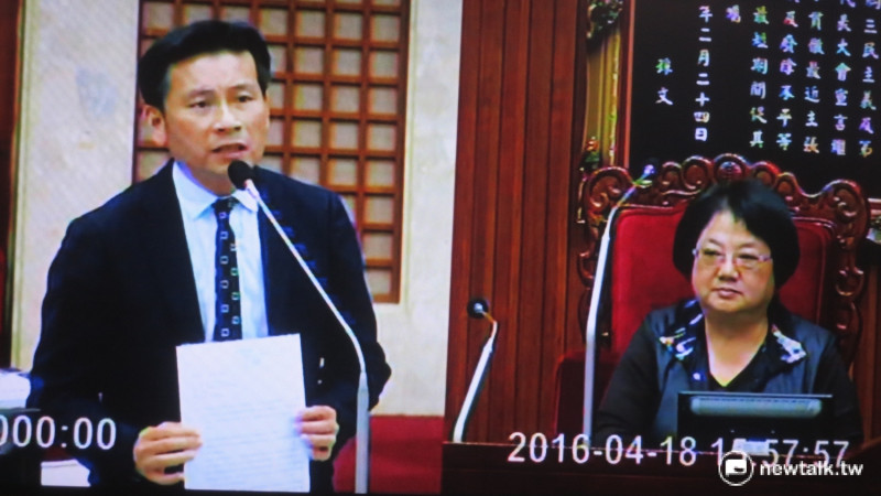 針對市府資料外洩一事，台北市議員戴錫欽18日表示，不能接受市府這份調查報告。   圖：呂佳峻/攝