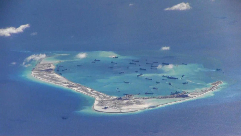 近年來，中國積極在南海海域上填海造陸。美方為了防止中國繼續擴張控制權，積極展開南海巡航行動。   圖：達志影像/路透社資料照片