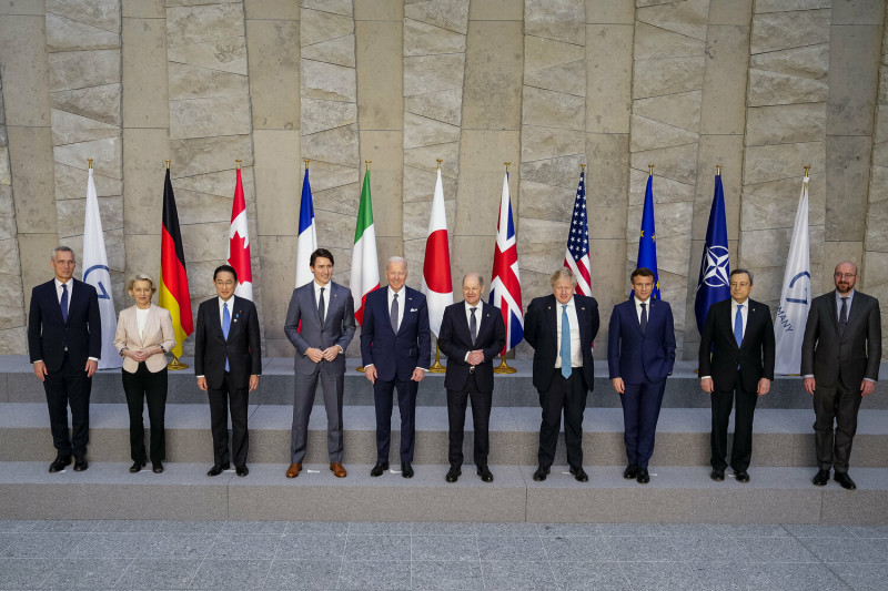 拜登24日在布魯塞爾出席3場峰會，促國際支持將俄羅斯逐出G20。圖為G7領袖會議。   圖：翻攝推特