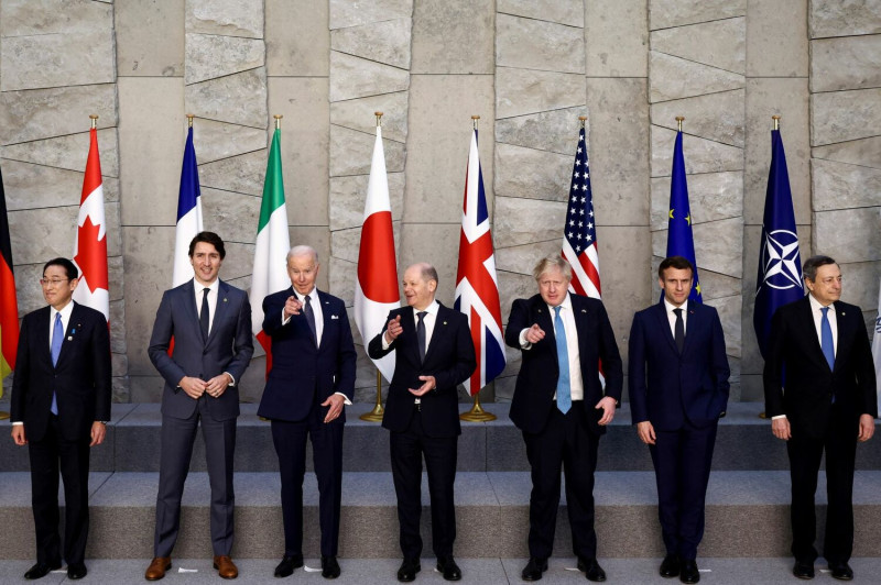 北約國家領導人，左四為德國總理蕭茲（Olaf Scholz），右三為英國首相強生（Boris Johnson）。   圖：達志影像/路透社（資料照片）