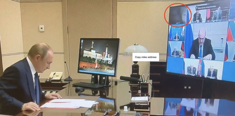 俄國國防部長蕭依古（Sergei Shoigu），神隱12天且原因不明，終於出現在與普丁的視訊會議畫面中。   圖：翻攝自Kremlinpool_RIA推特