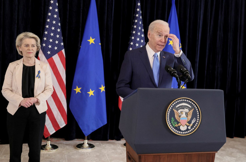 美國總統拜登（Joe Biden）今日在比利時布魯塞爾與歐盟委員會主席馮德萊恩（Ursula  von der Leyen）發表聯合新聞聲明。   圖：達志影像/路透社