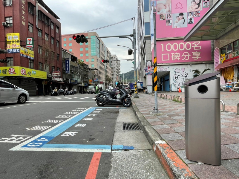 智慧車柱。   圖：新北市交通局提供