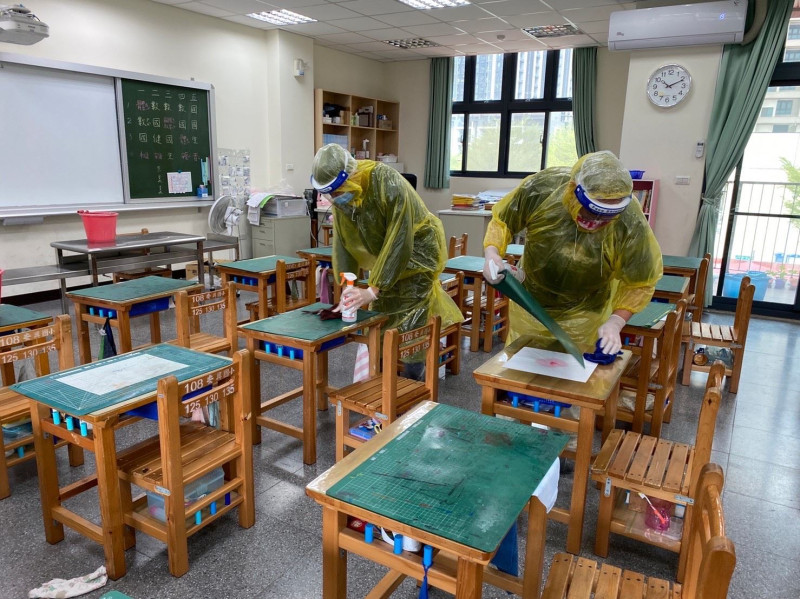 疫情延燒到校園內，台灣學生聯合會呼籲各校自主評估是否停課。（圖為校園清消示意圖）   圖：取自新竹縣政府官網（資料照片）