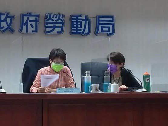 台北市副市長黃珊珊29日臉書發文，稱北市勞動局長陳信瑜是認真過勞的好部屬，並解釋二年請假806小時始末。   圖：翻攝黃珊珊臉書