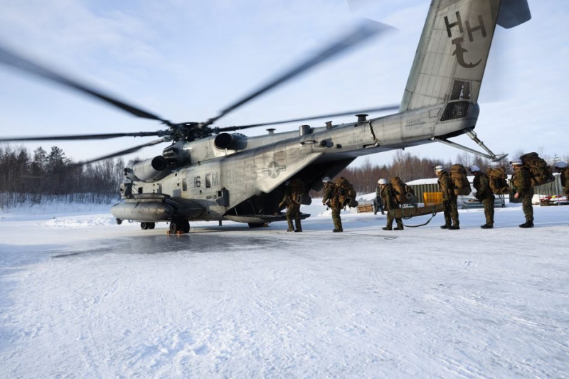 2022「酷寒演習」美軍陸戰隊使用CH-53E「超級種馬」運輸。   圖：翻攝US Marine Corps